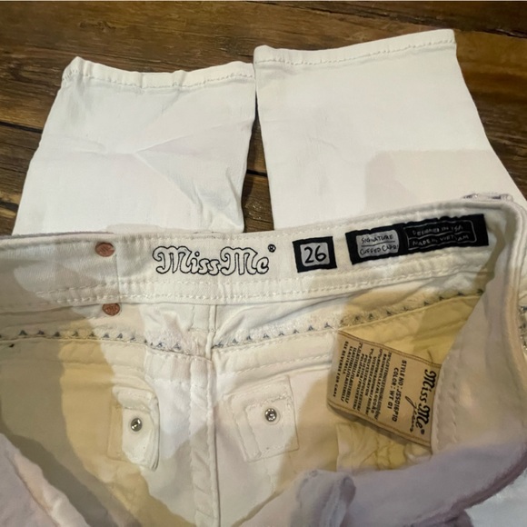 White Miss Me Denim Signature Cuffed Capri Jeans in Size 26 - Picture 5 of 9